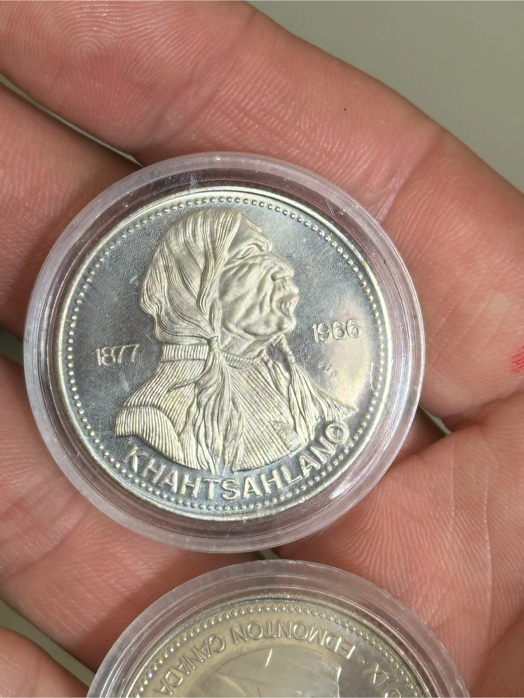 1977 BC Salish Dollar & 1978 Edmonton Commonwealth Medal Pair - photo 4