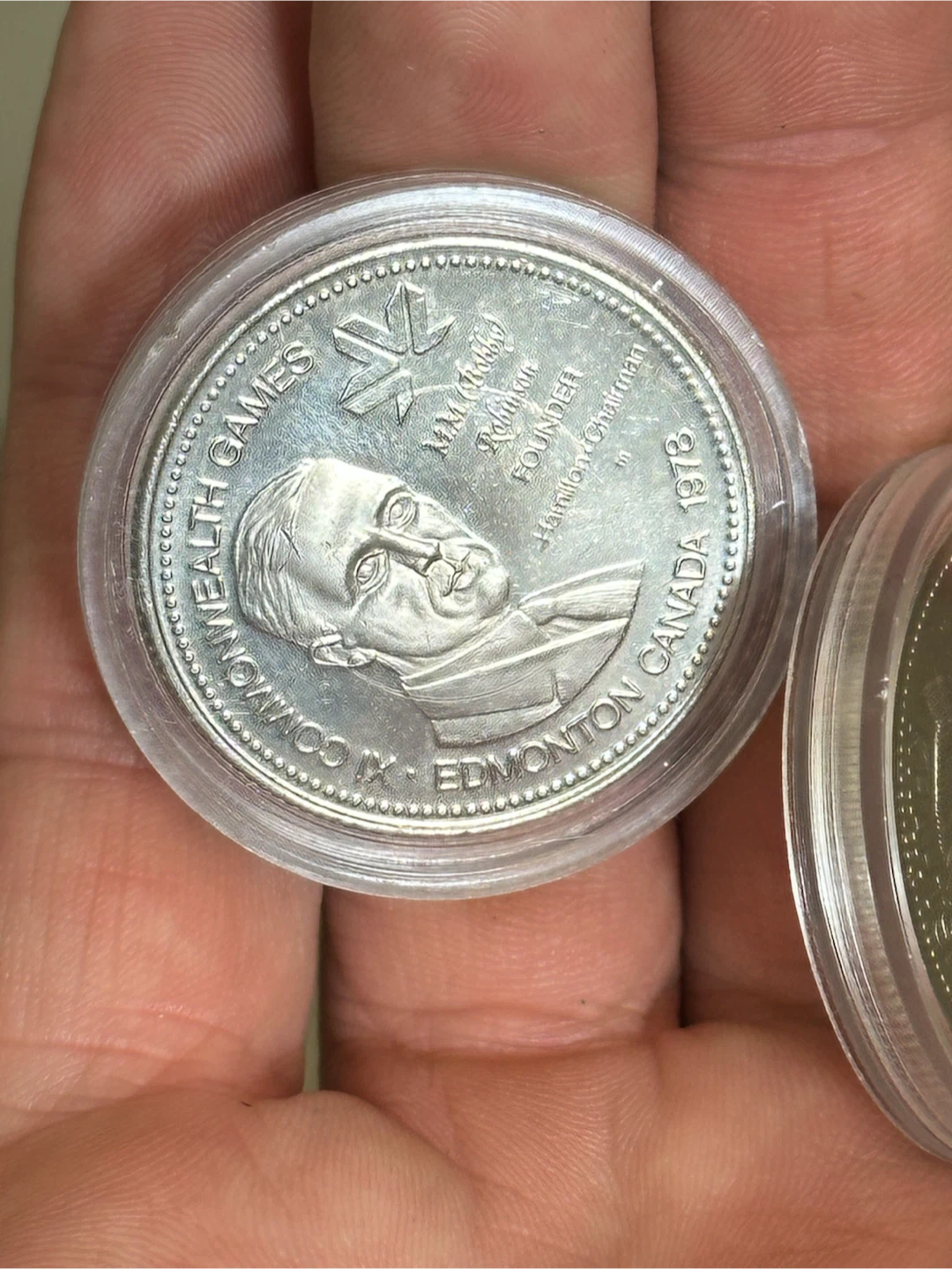 1977 BC Salish Dollar & 1978 Edmonton Commonwealth Medal Pair - photo 5