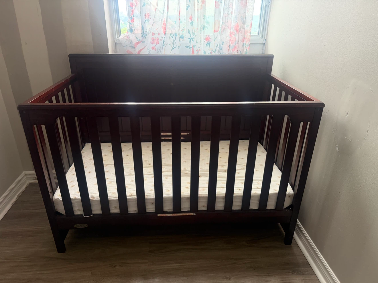 Graco Hadley Convertible Crib - Dark Brown