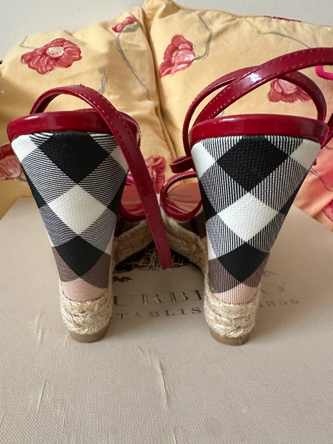 Authentic Burberry Wedge sandel - photo 3