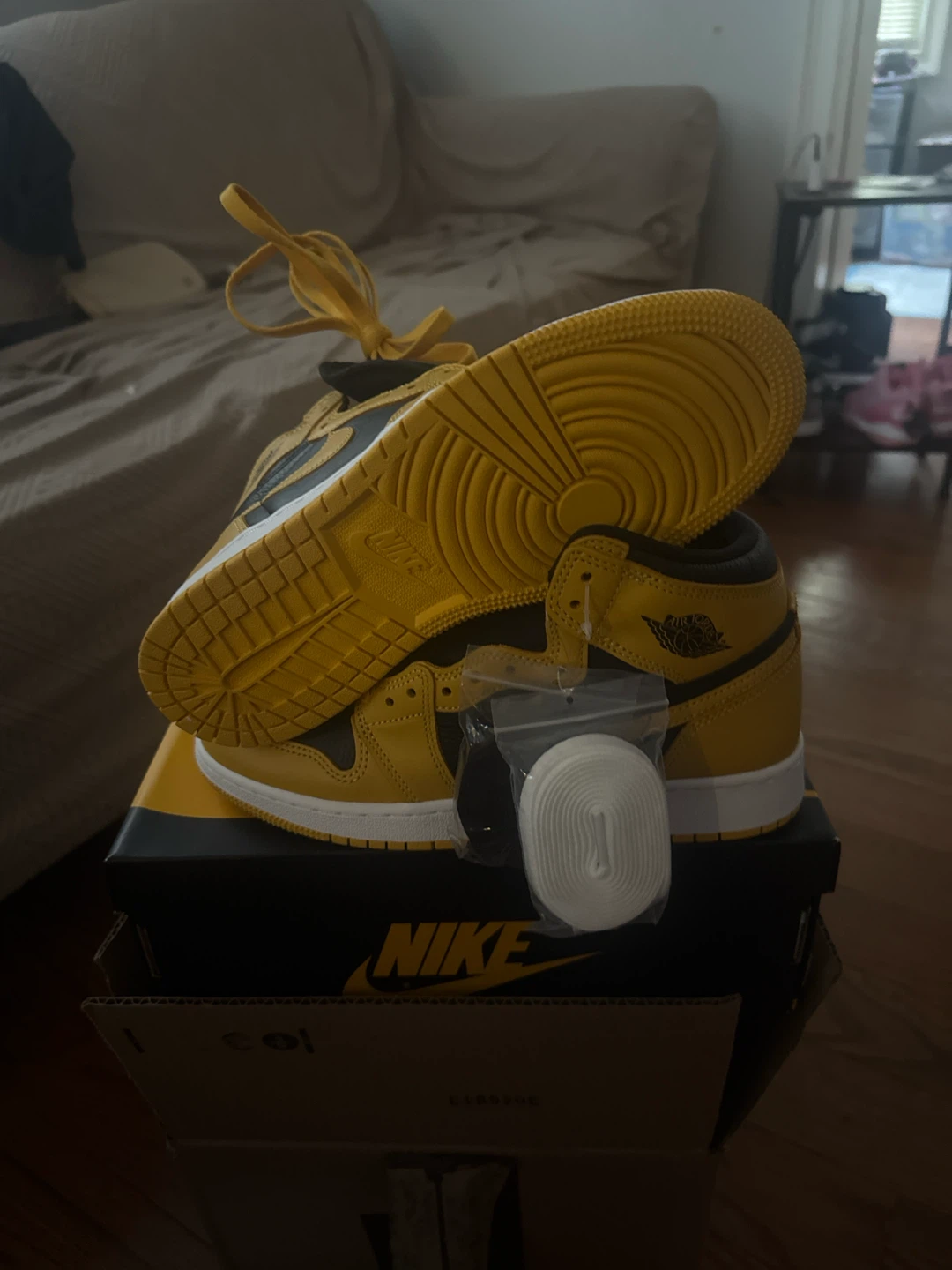 Nike Air Jordan 1 High OG Taxi Yellow Black Sneakers - photo 3