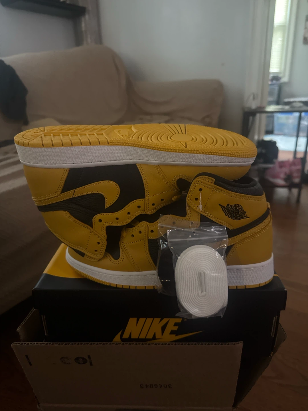 Nike Air Jordan 1 High OG Taxi Yellow Black Sneakers - photo 4