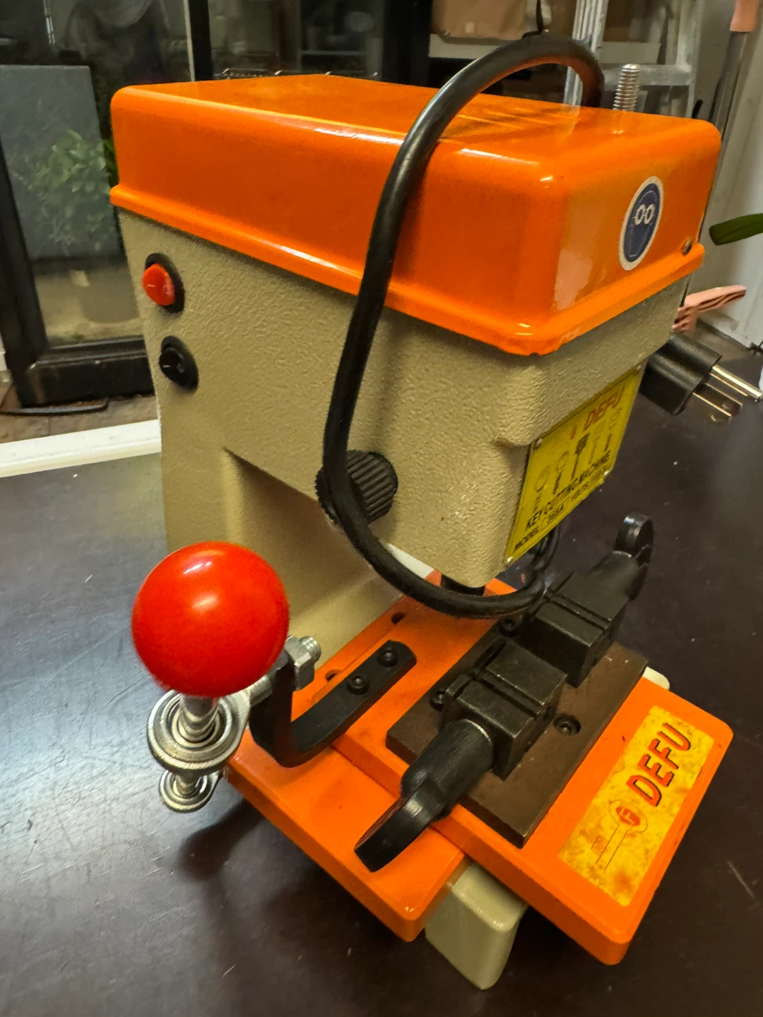 DEFU 368A Key Cutting Machine - photo 2
