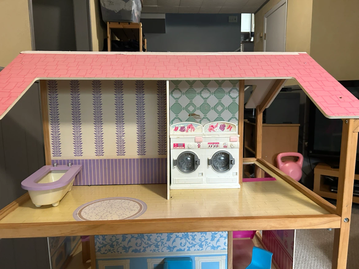 Large Dollhouse with Assorted Furniture - photo 5