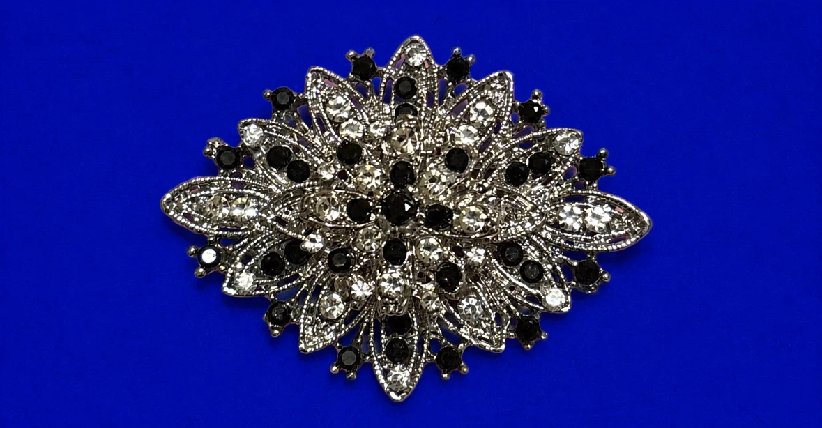 Vintage-style Brooch