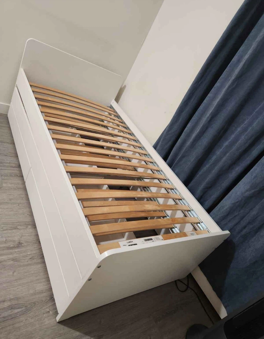 IKEA twin pull out bed with drawers in white