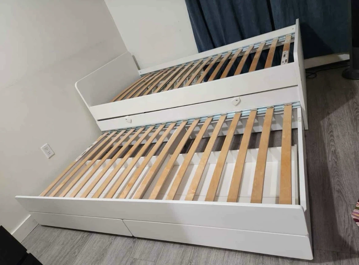IKEA twin pull out bed with drawers in white - photo 3
