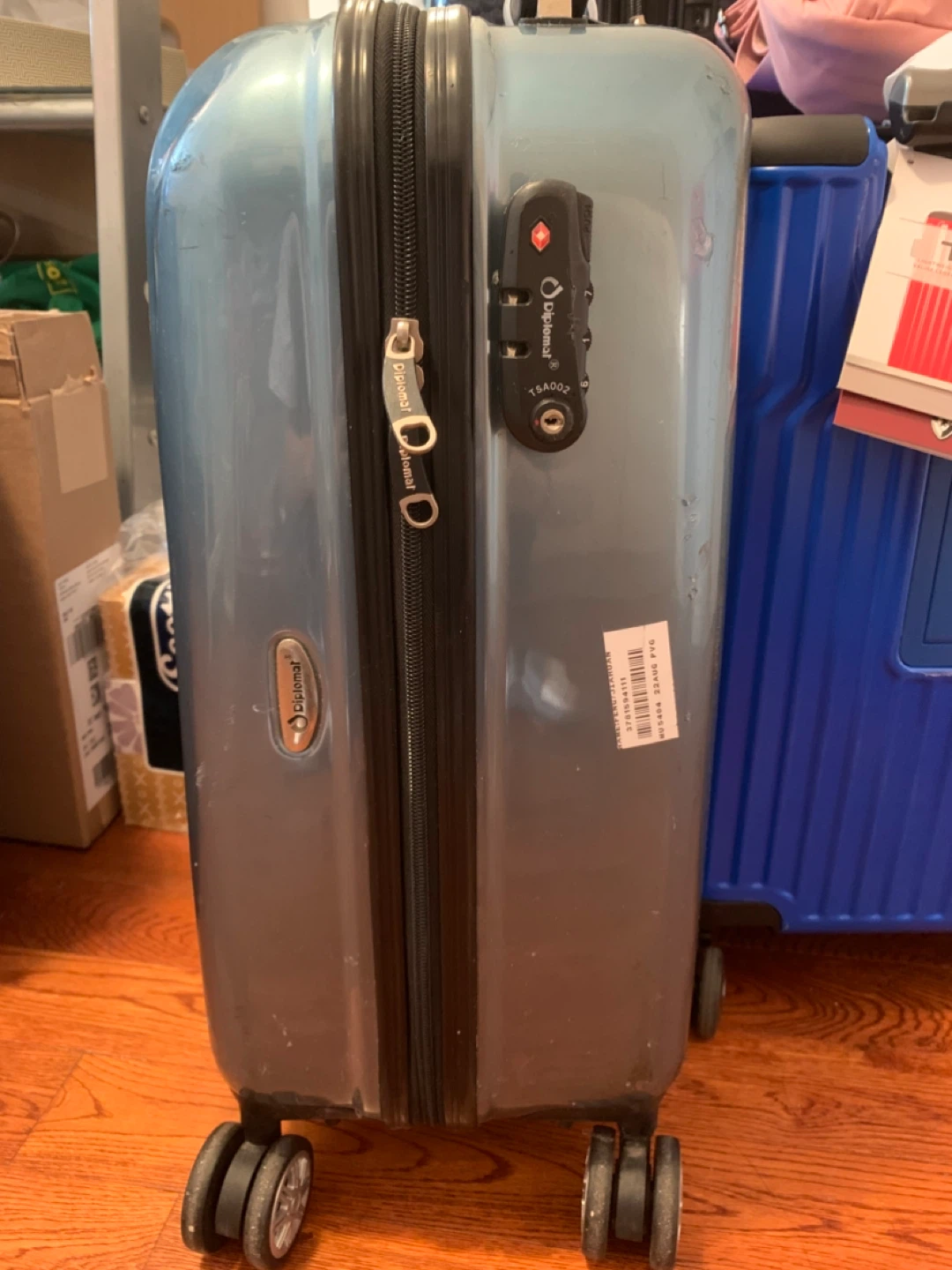 Diplomat 20-Inch Hardside Spinner Carry-On Luggage - photo 3