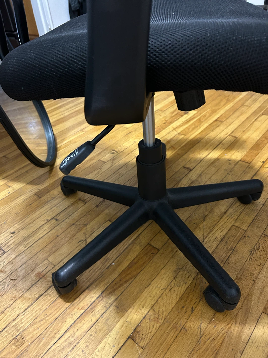 Black Mesh Office Chair with Armrests
