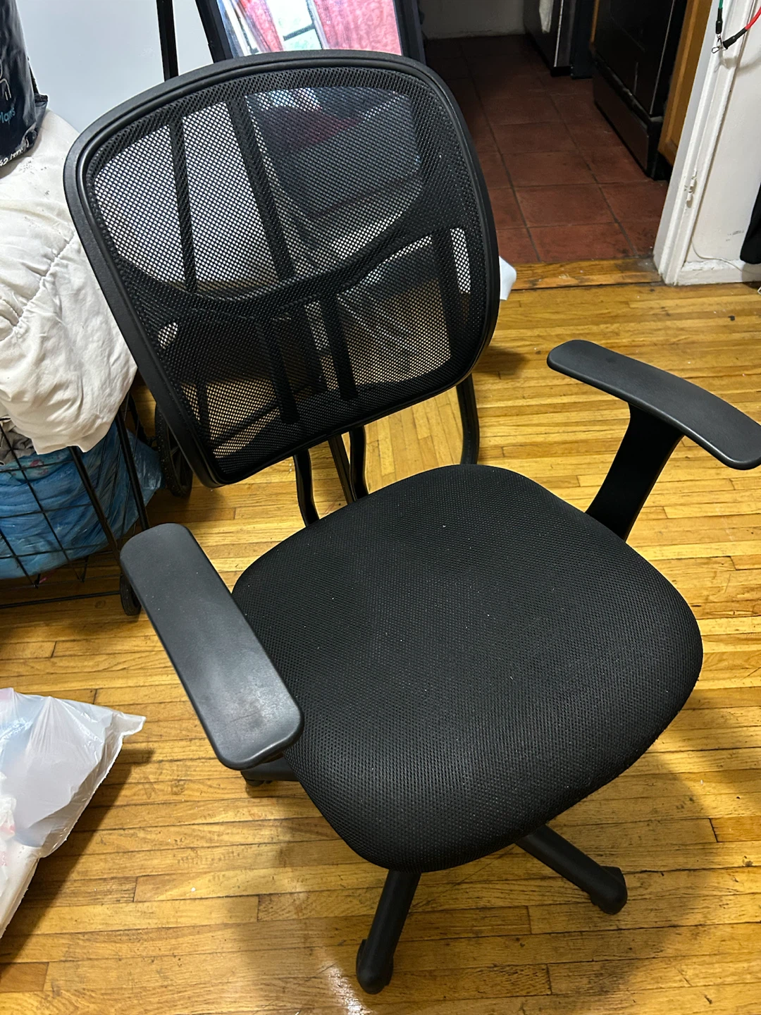 Black Mesh Office Chair with Armrests - photo 2
