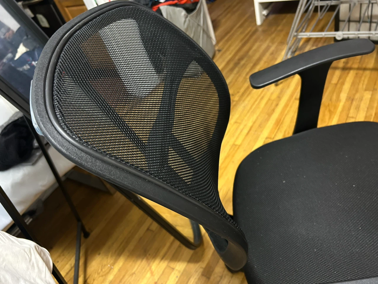 Black Mesh Office Chair with Armrests - photo 3