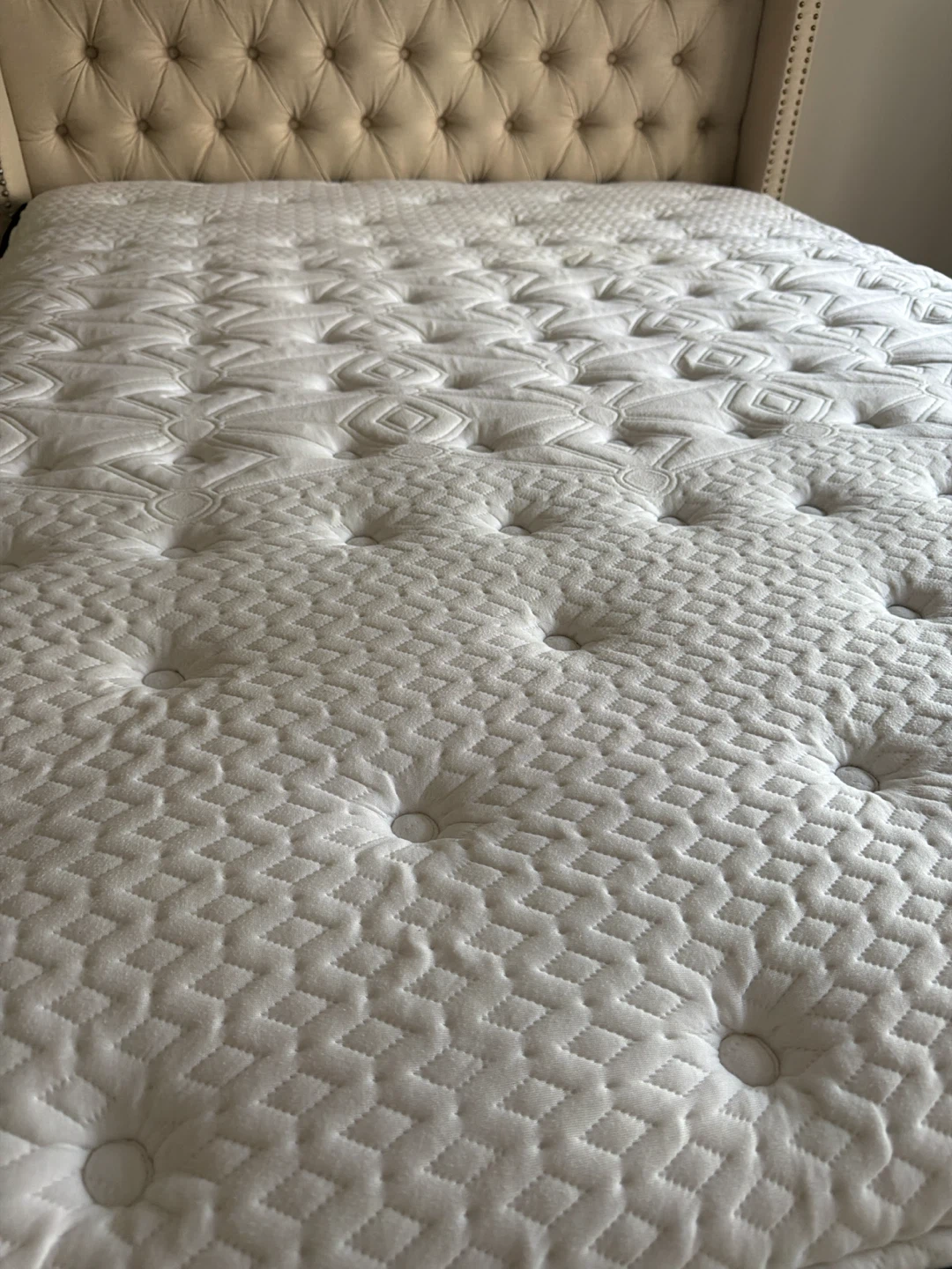 White Queen Bed - photo 3