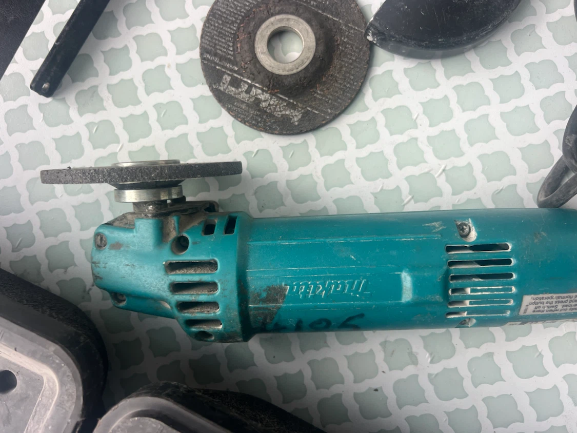 Makita 4" Disc Grinder N9514B - photo 2