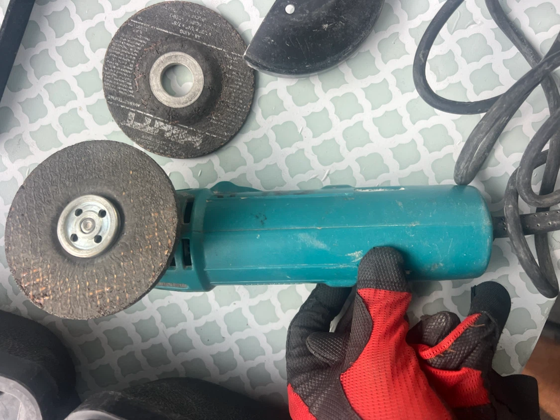 Makita 4" Disc Grinder N9514B - photo 3