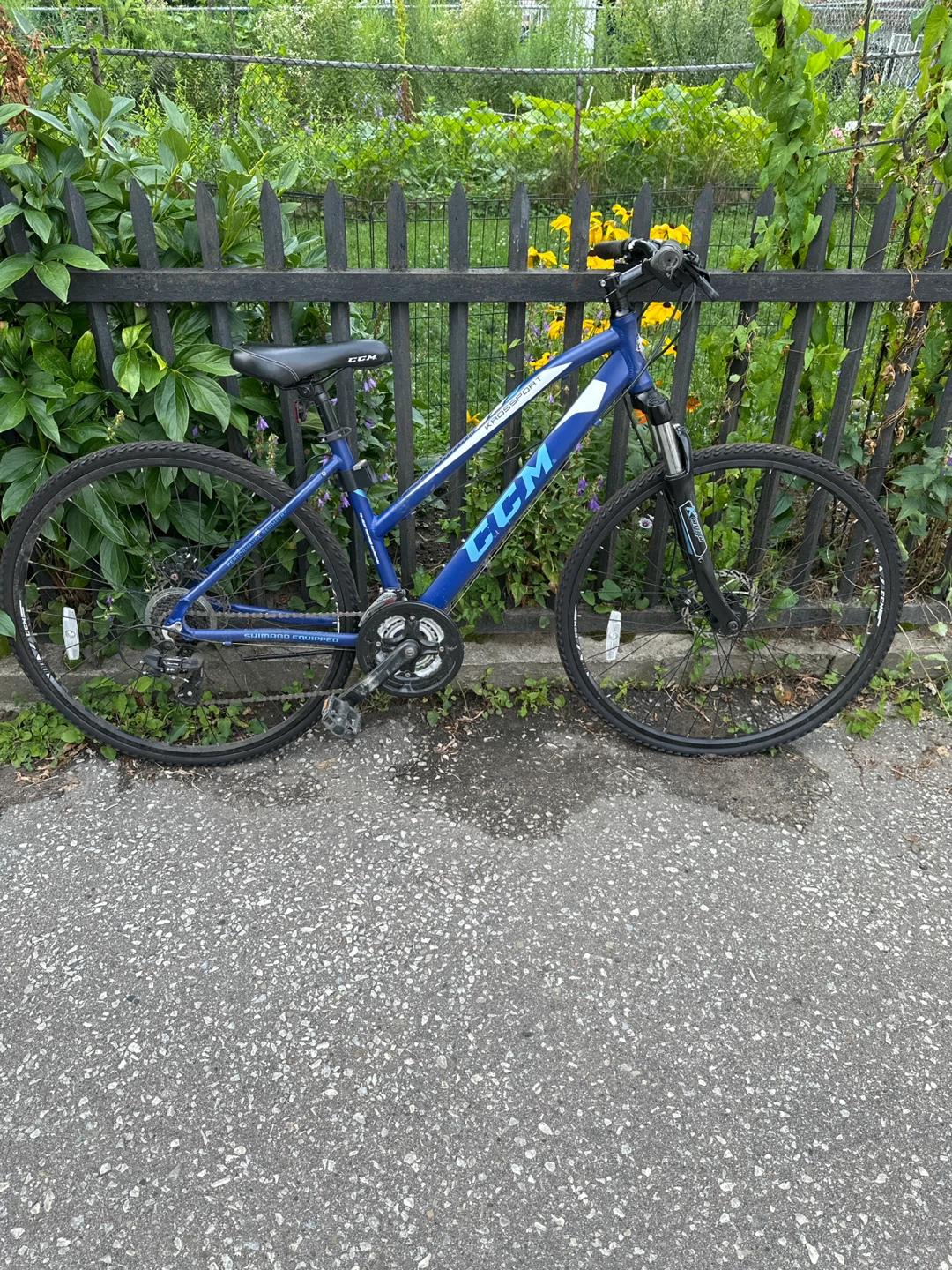 CCM Cross Sport Hybrid Bike