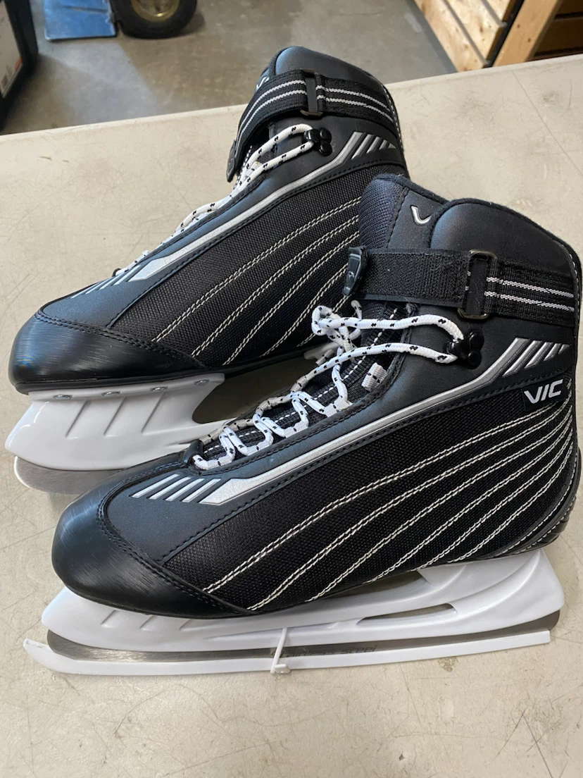 Mens Size 9 hockey skates Brand new