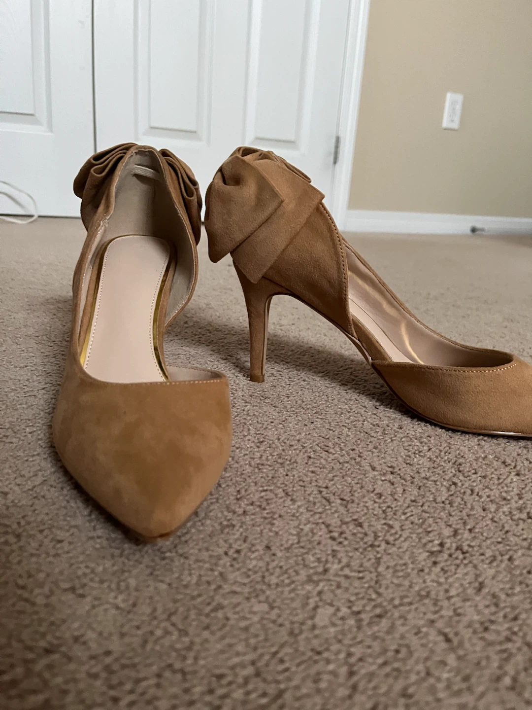 Tan Suede Bow Heels - photo 4