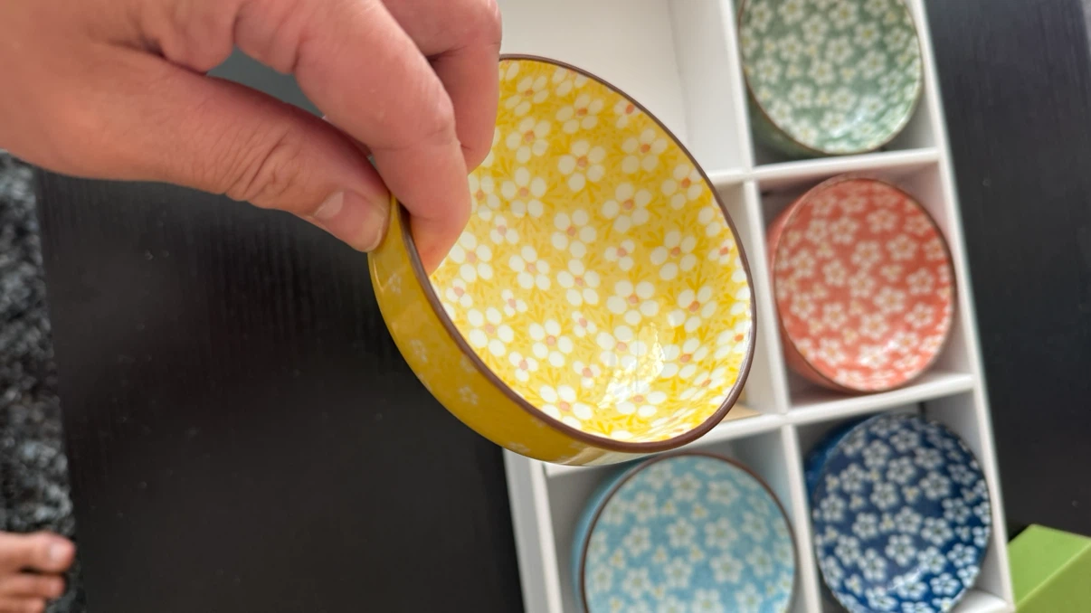 Made in Japan 5 Small Ceramic Bowls Set with Box - photo 3