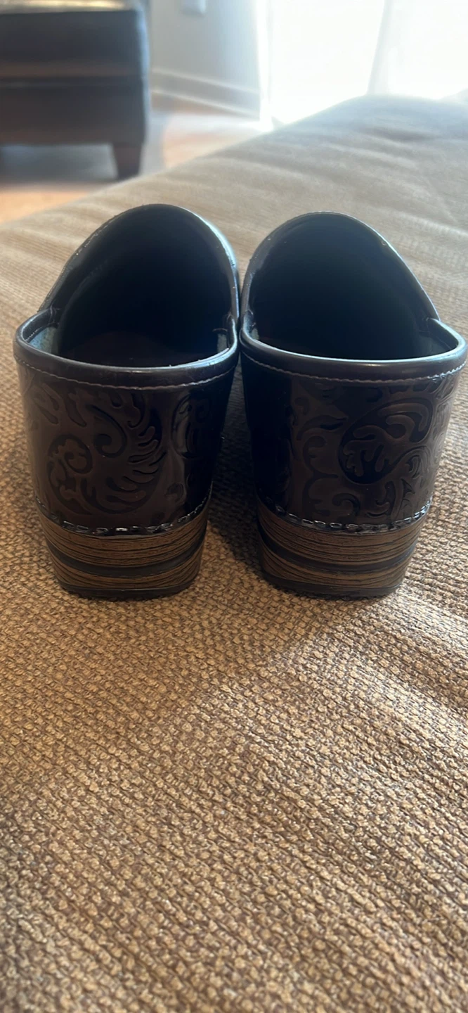 Dansko Patent Embossed Clogs - Size EU 41 US 10.5-11 - photo 2