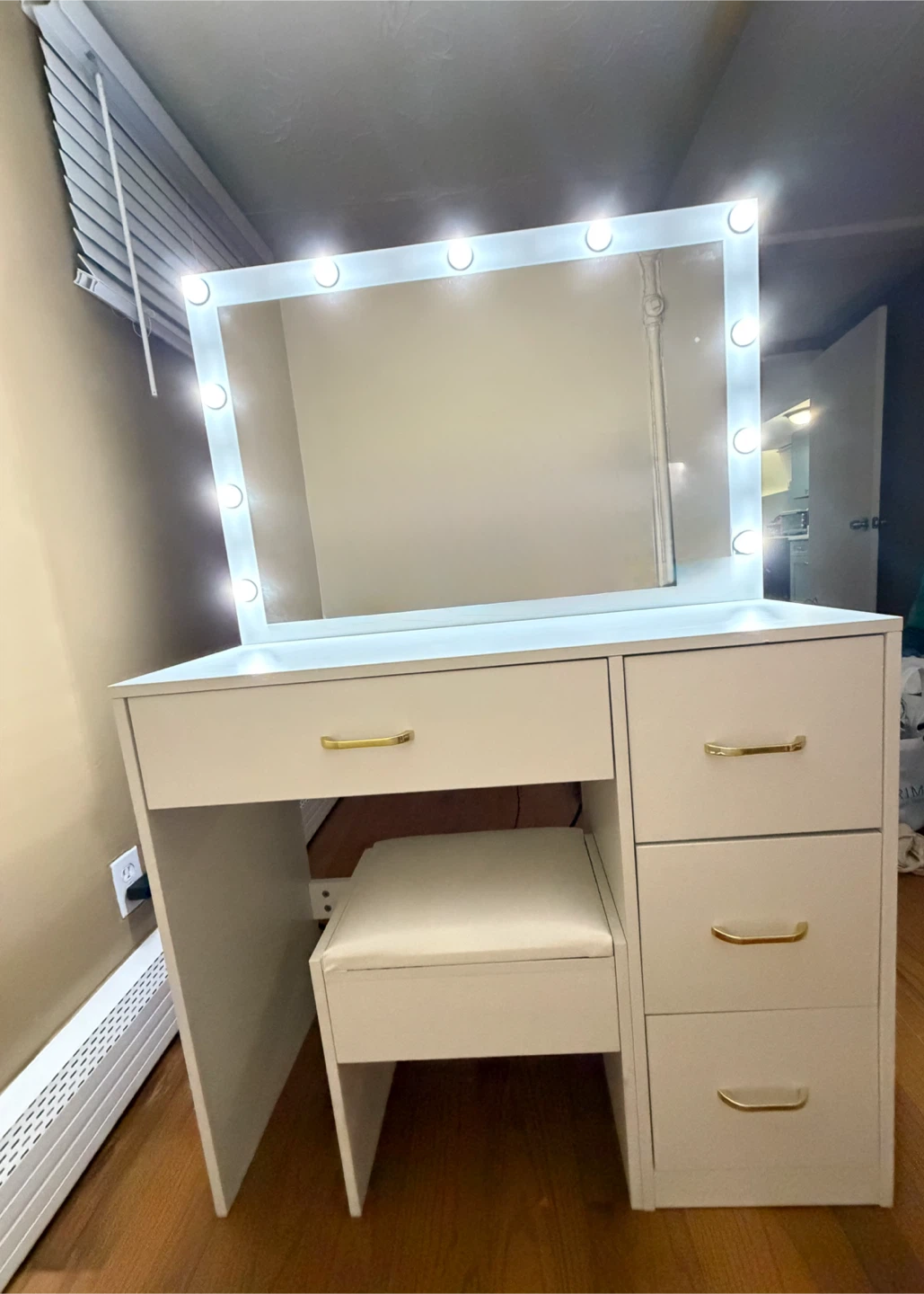White Vanity Makeup Table with Lighted Mirror and Stool - photo 3
