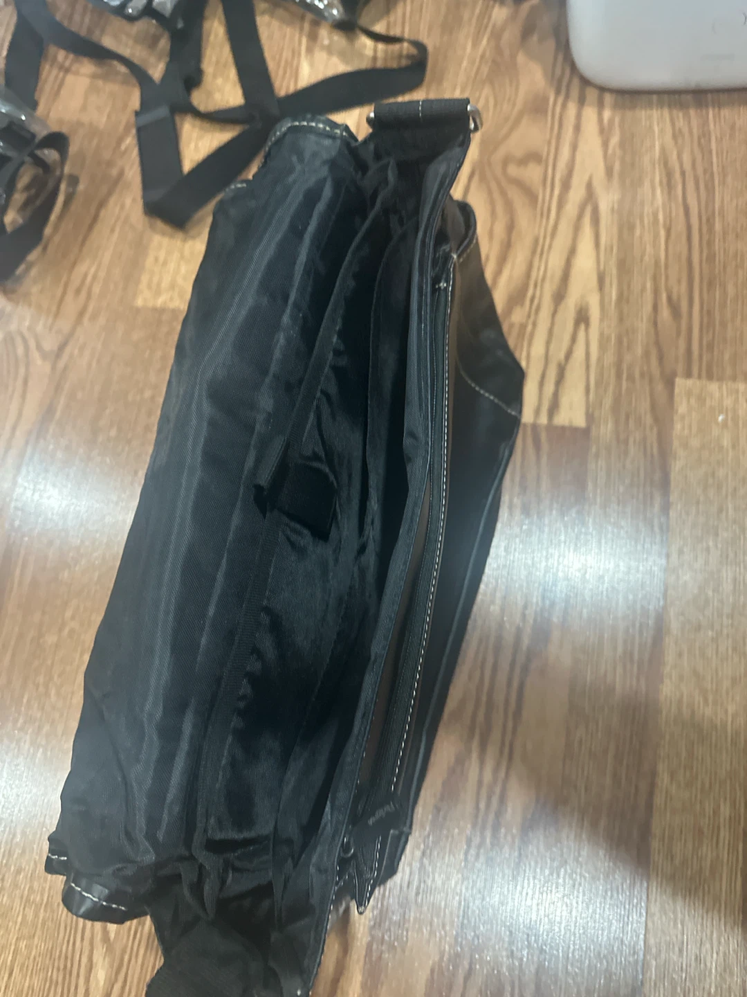 Black Leather Messenger Bag - photo 3