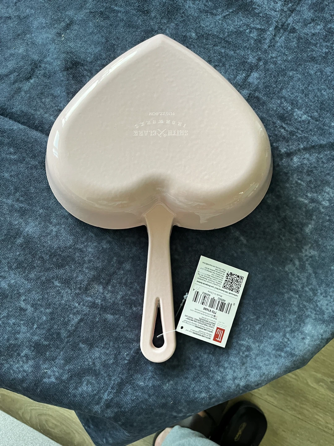 Smith & Clark Pink Heart Cast Iron Skillet - photo 4