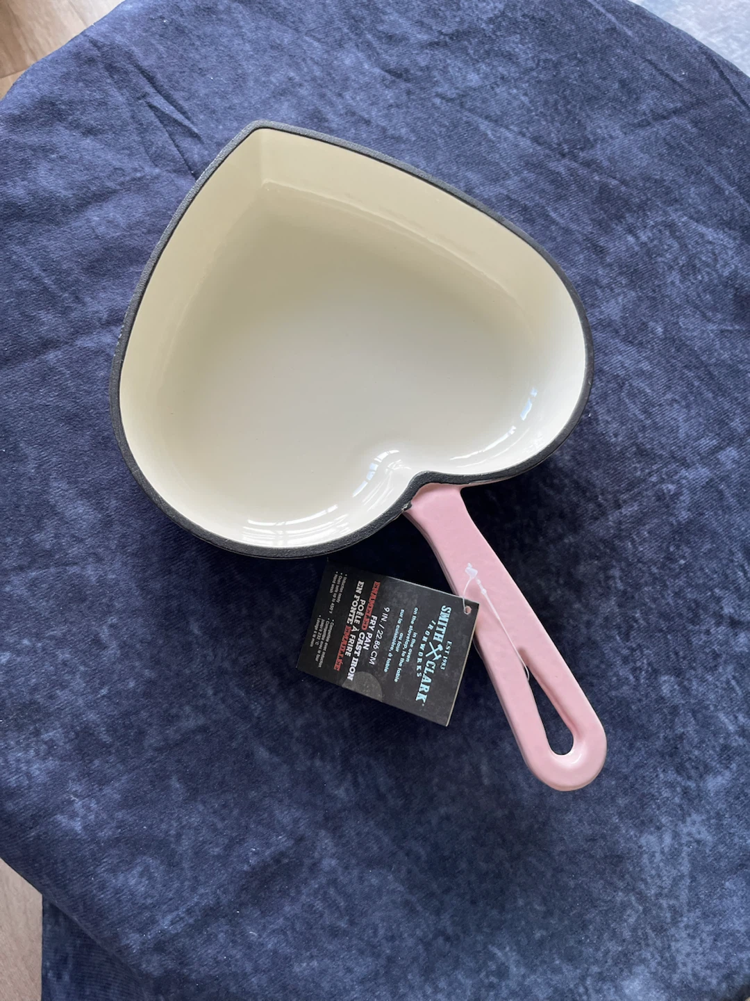 Smith & Clark Pink Heart Cast Iron Skillet - photo 5