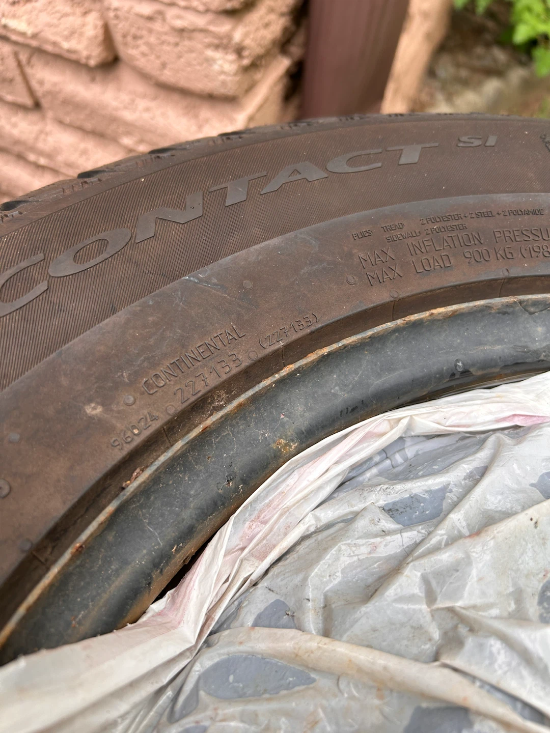 Continental Contact SI Winter Tires