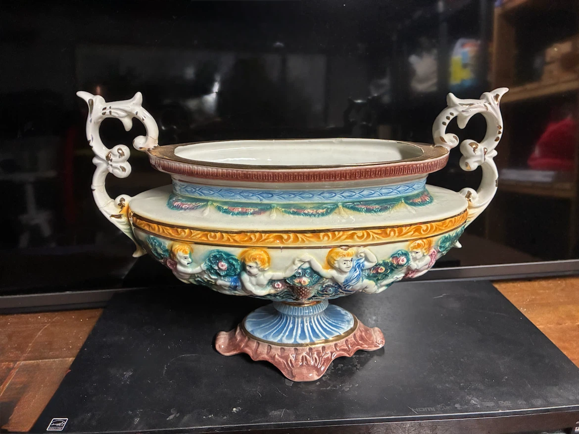 Decorative Ceramic Urn with Cherubs - photo 4