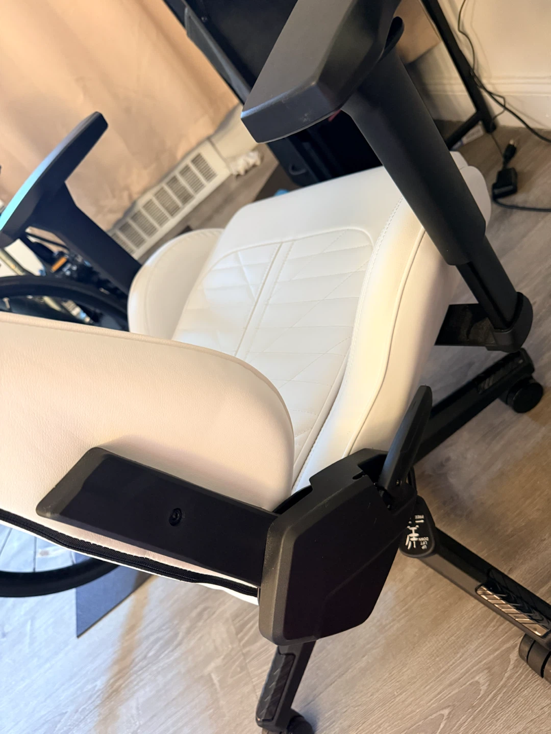 White Gaming Chair - photo 3