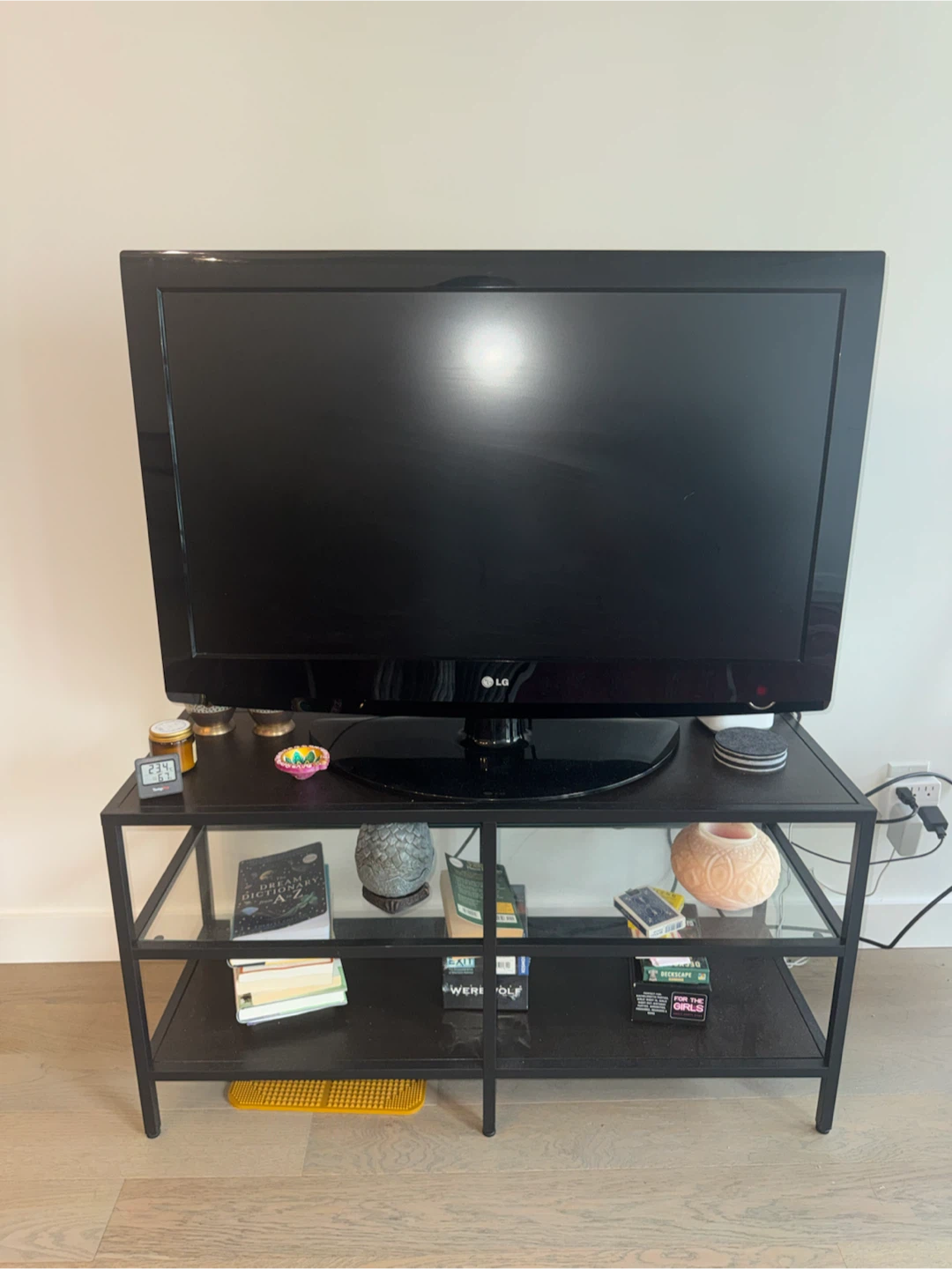 Bundle TV Setup: 40” LG TV, TV Stand and Chromcast! - photo 2