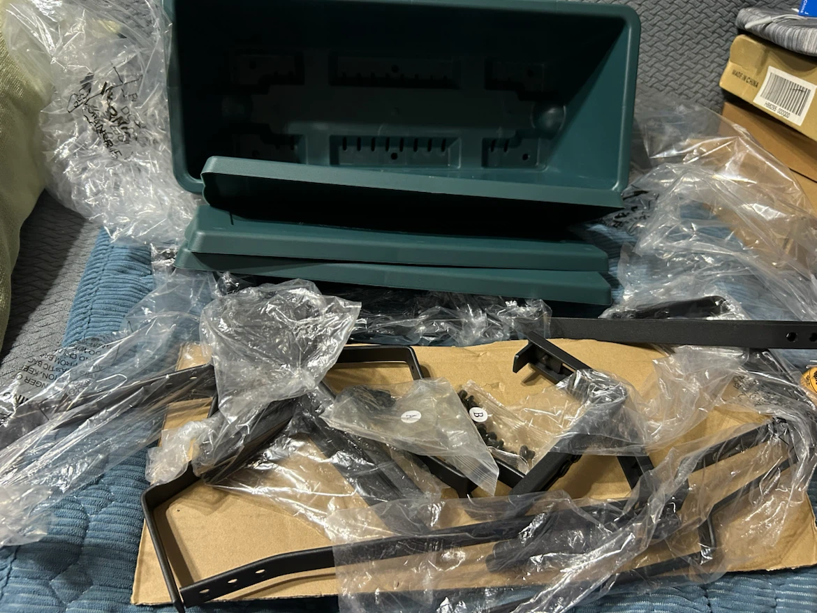 New 3 pack Green Hanging Planter with Brackets - photo 4
