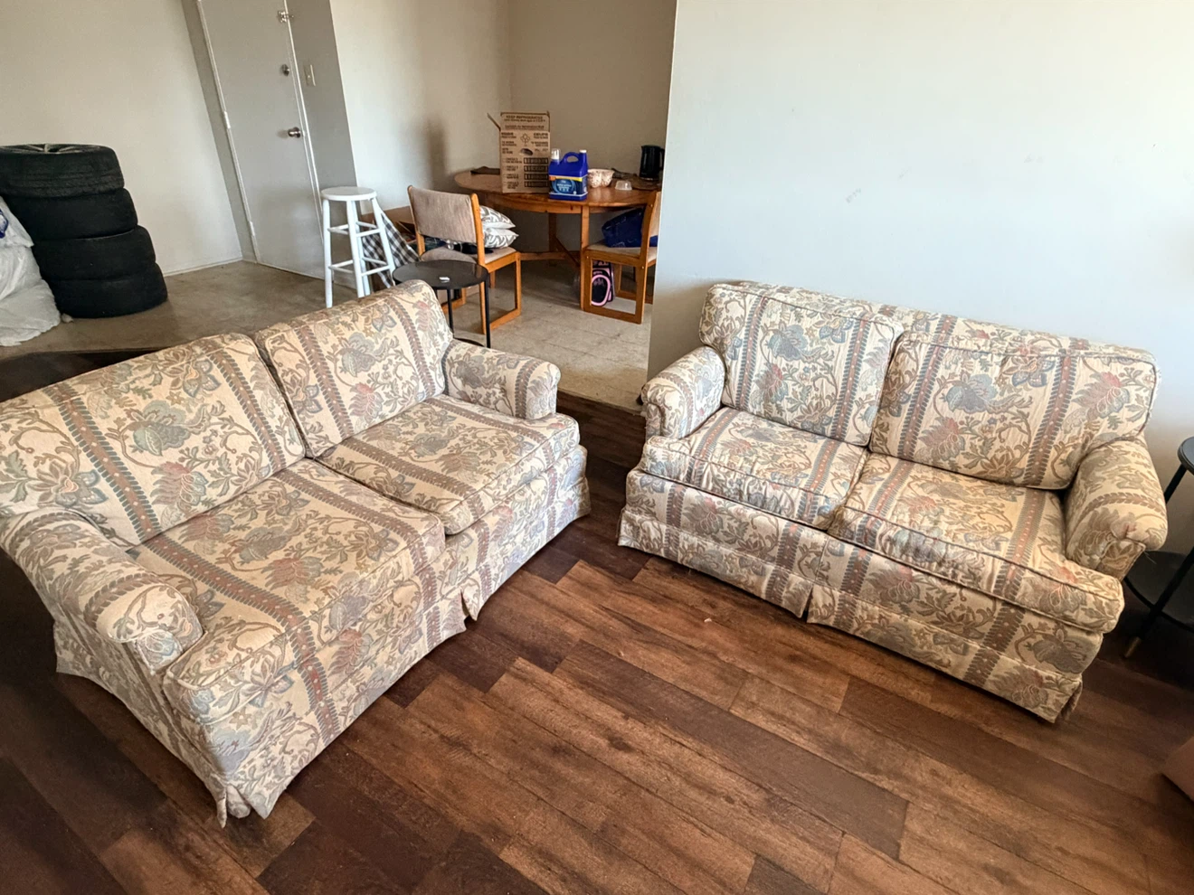 Vintage Floral Sofa set - one converts to sleeper bed - photo 4