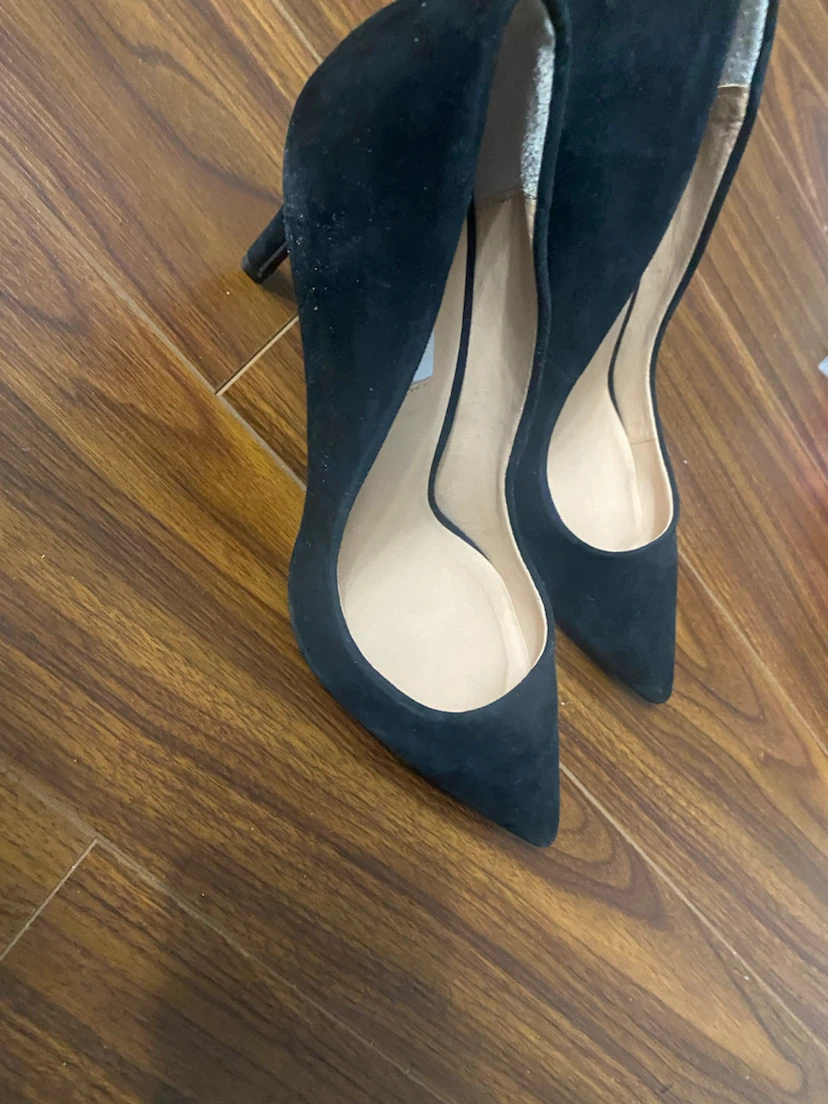 Steve Madden Black Suede Pumps