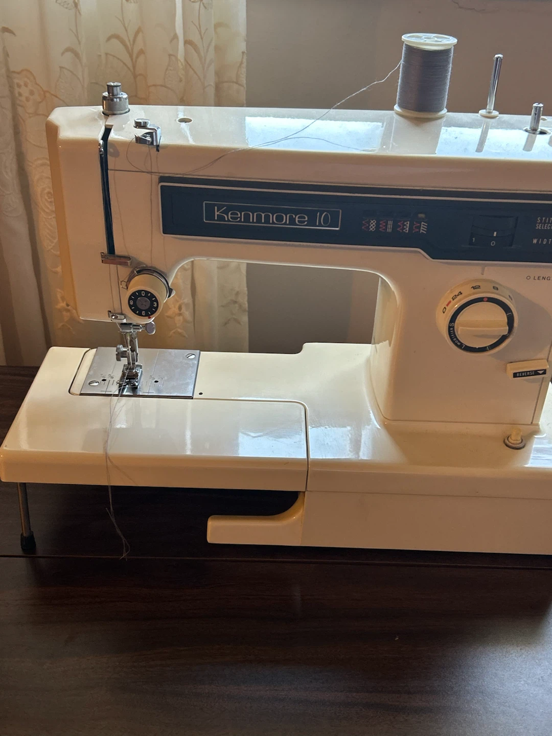 Kenmore 10 Sewing Machine with Cabinet - photo 2