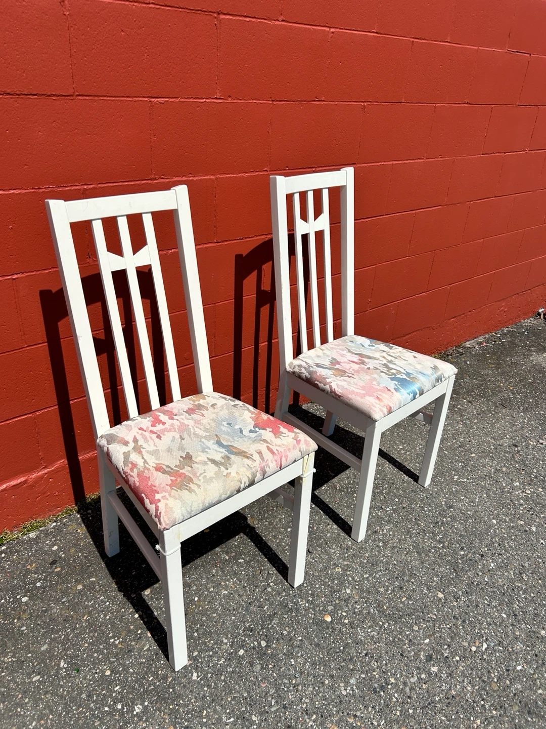 Pair of white dining chairs with floral pattern seats - photo 2