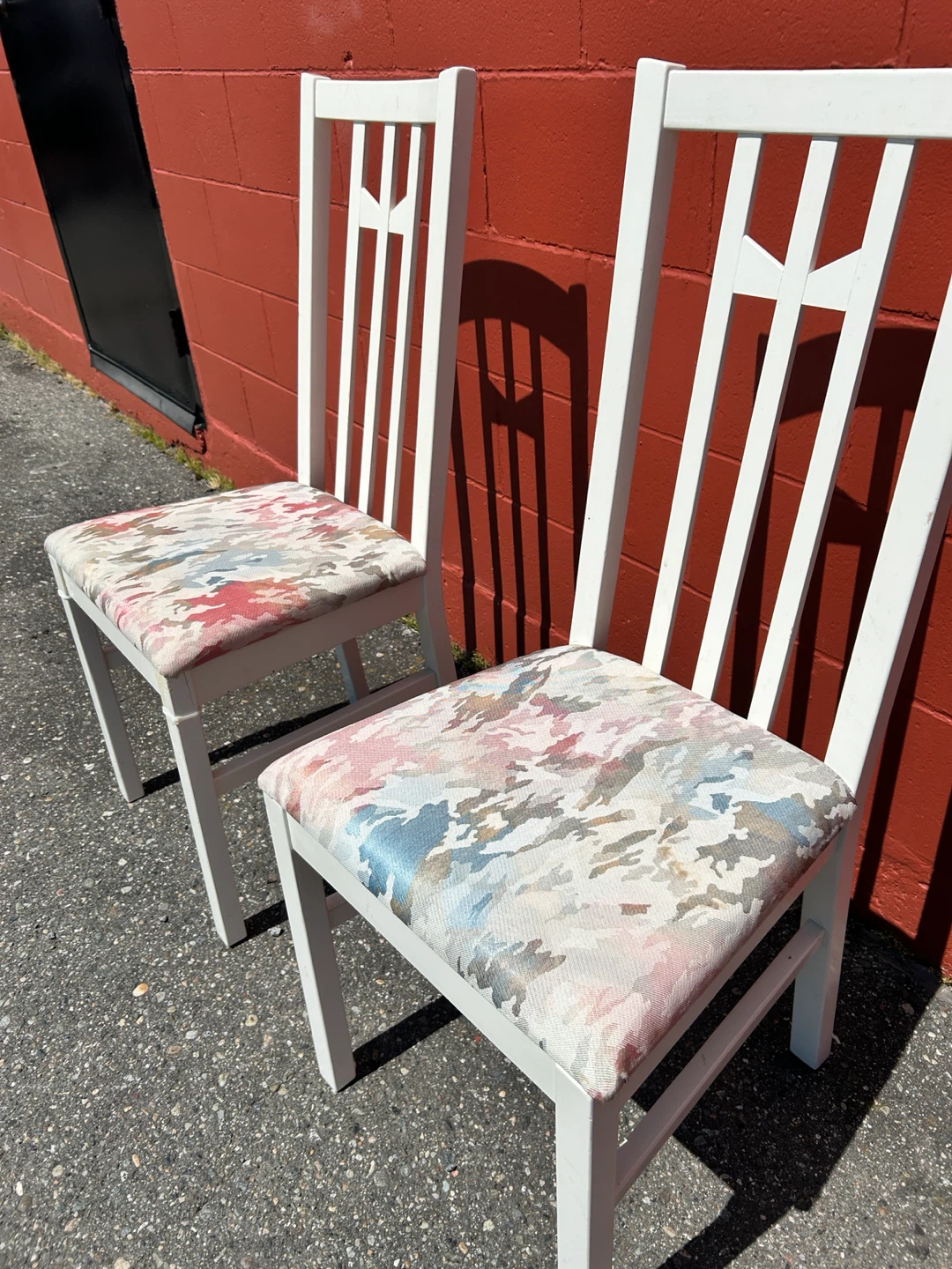 Pair of white dining chairs with floral pattern seats - photo 3
