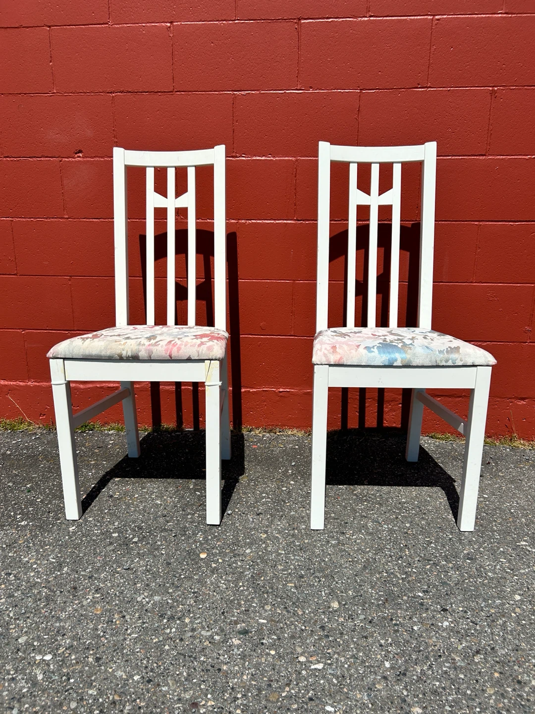 Pair of white dining chairs with floral pattern seats - photo 4