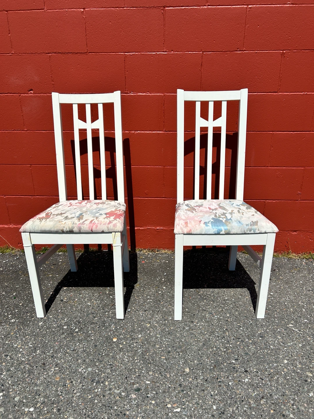 Pair of white dining chairs with floral pattern seats - photo 5