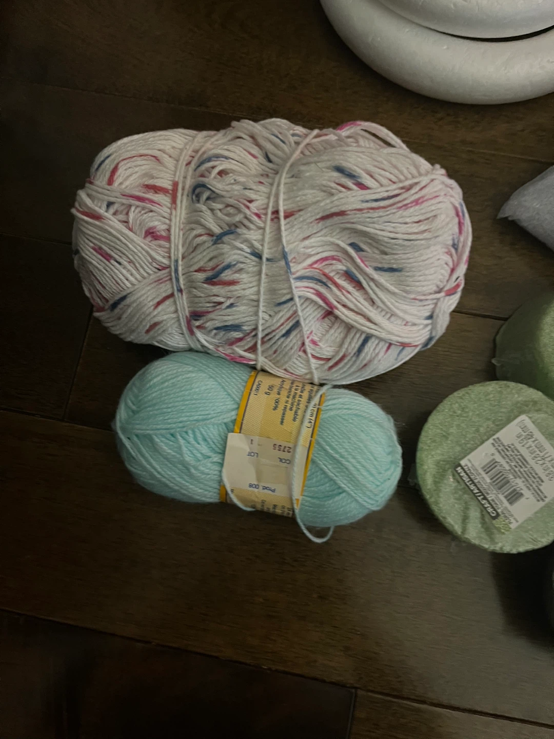 Craft/Artisan Floral Foam ,yarn and more. - photo 4