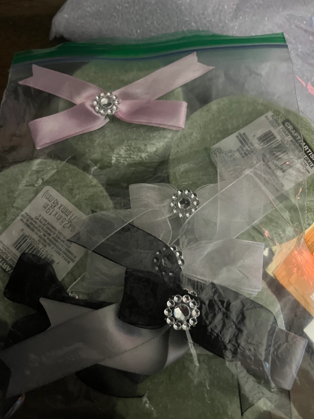 Craft/Artisan Floral Foam ,yarn and more. - photo 5