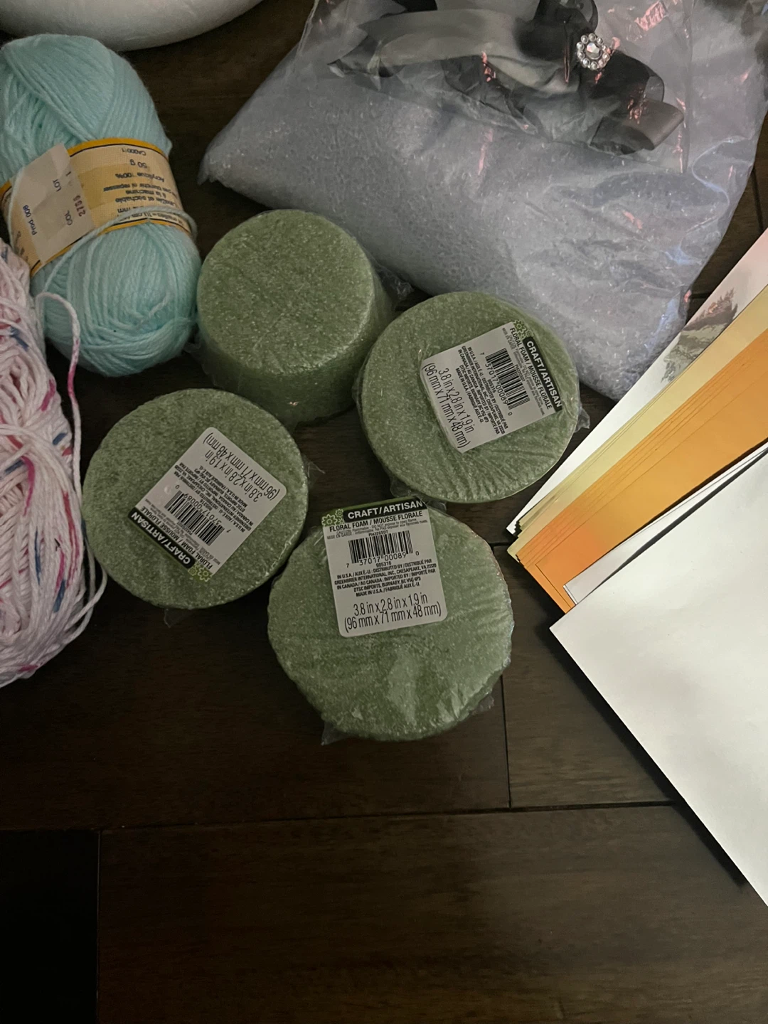 Craft/Artisan Floral Foam ,yarn and more. - photo 3