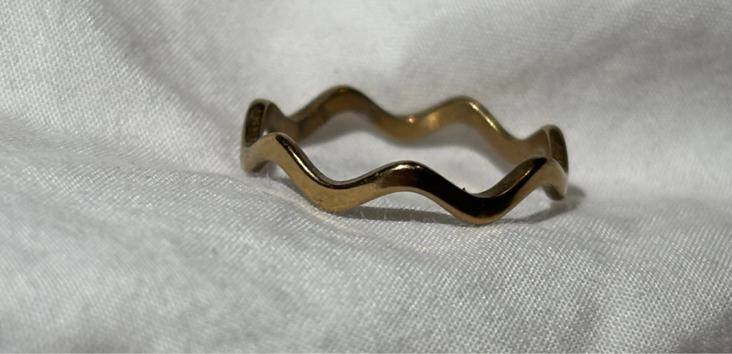 10k Gold Wave Ring - Size 7