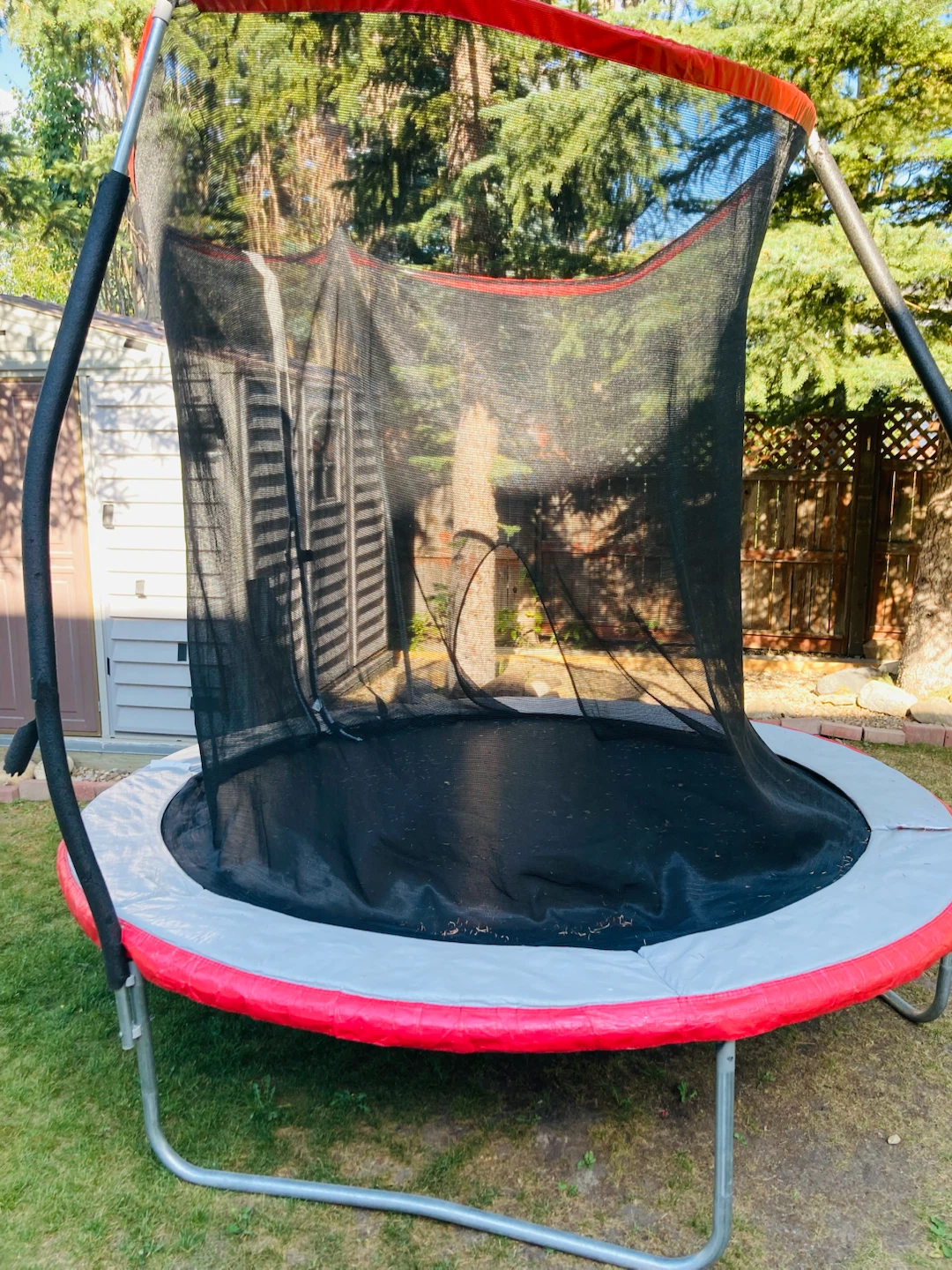 Trampoline with Safety Enclosure Net