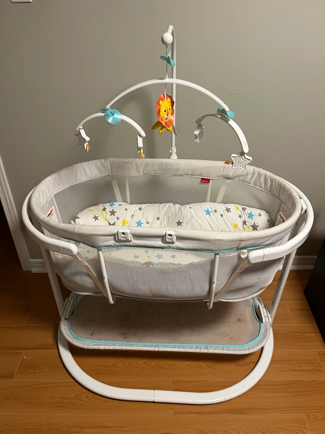 Fisher-Price Soothing Motions Baby Bassinet