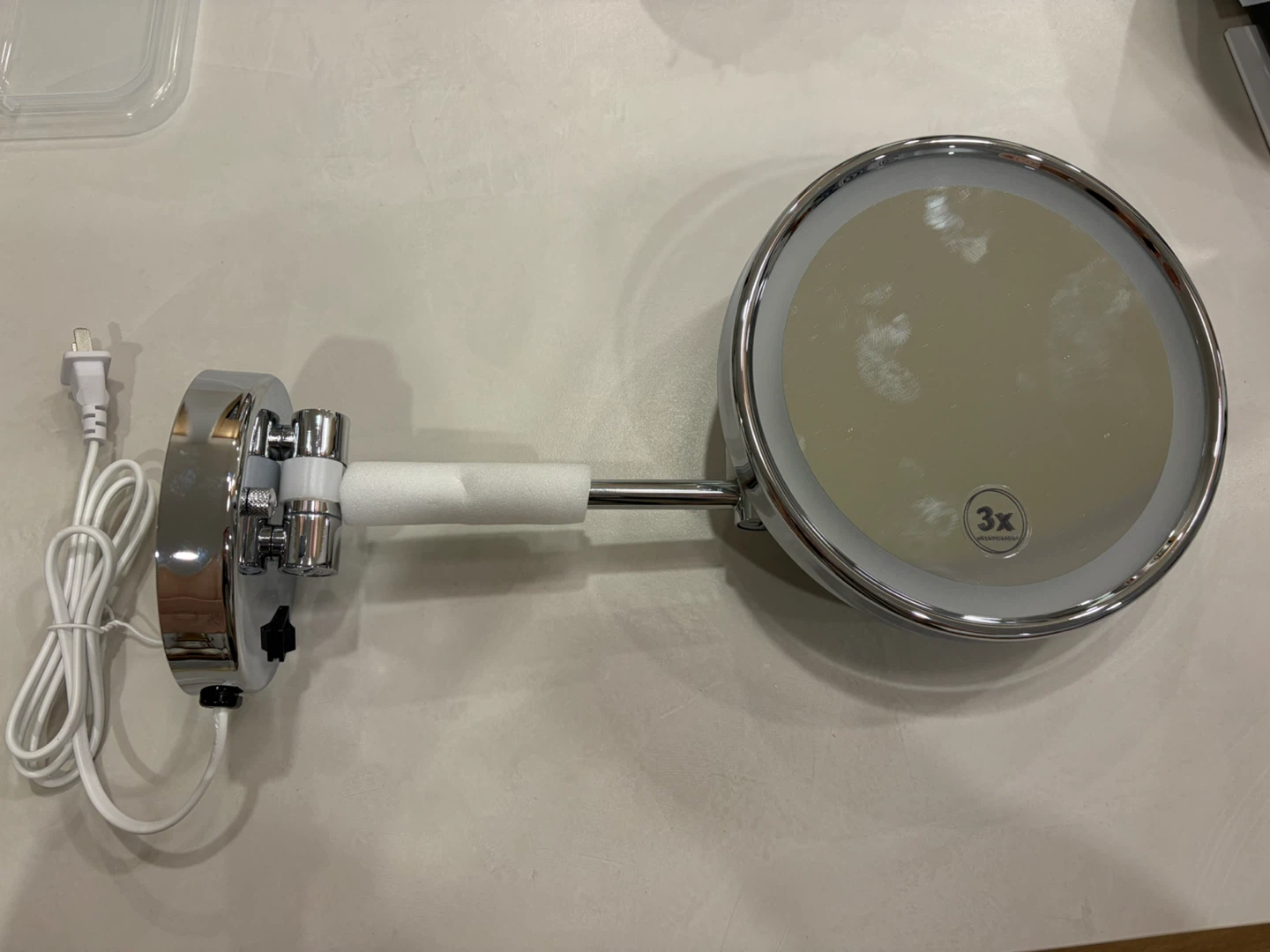 Brand new 3x wall mount magnifying glass