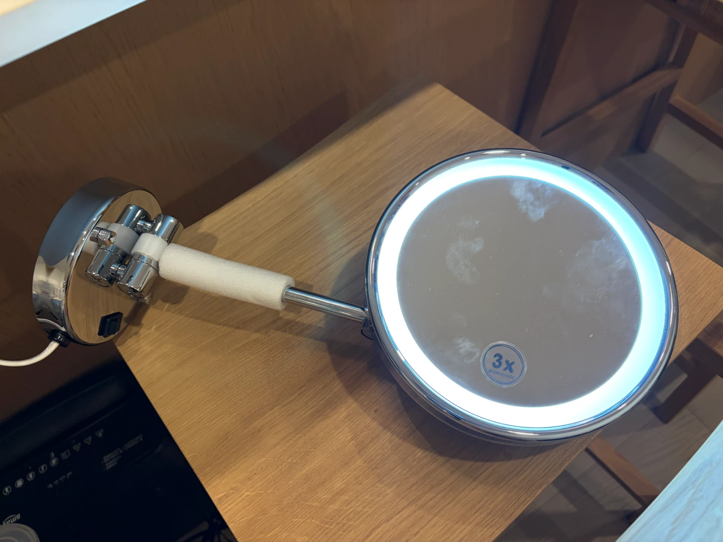 Brand new 3x wall mount magnifying glass - photo 2