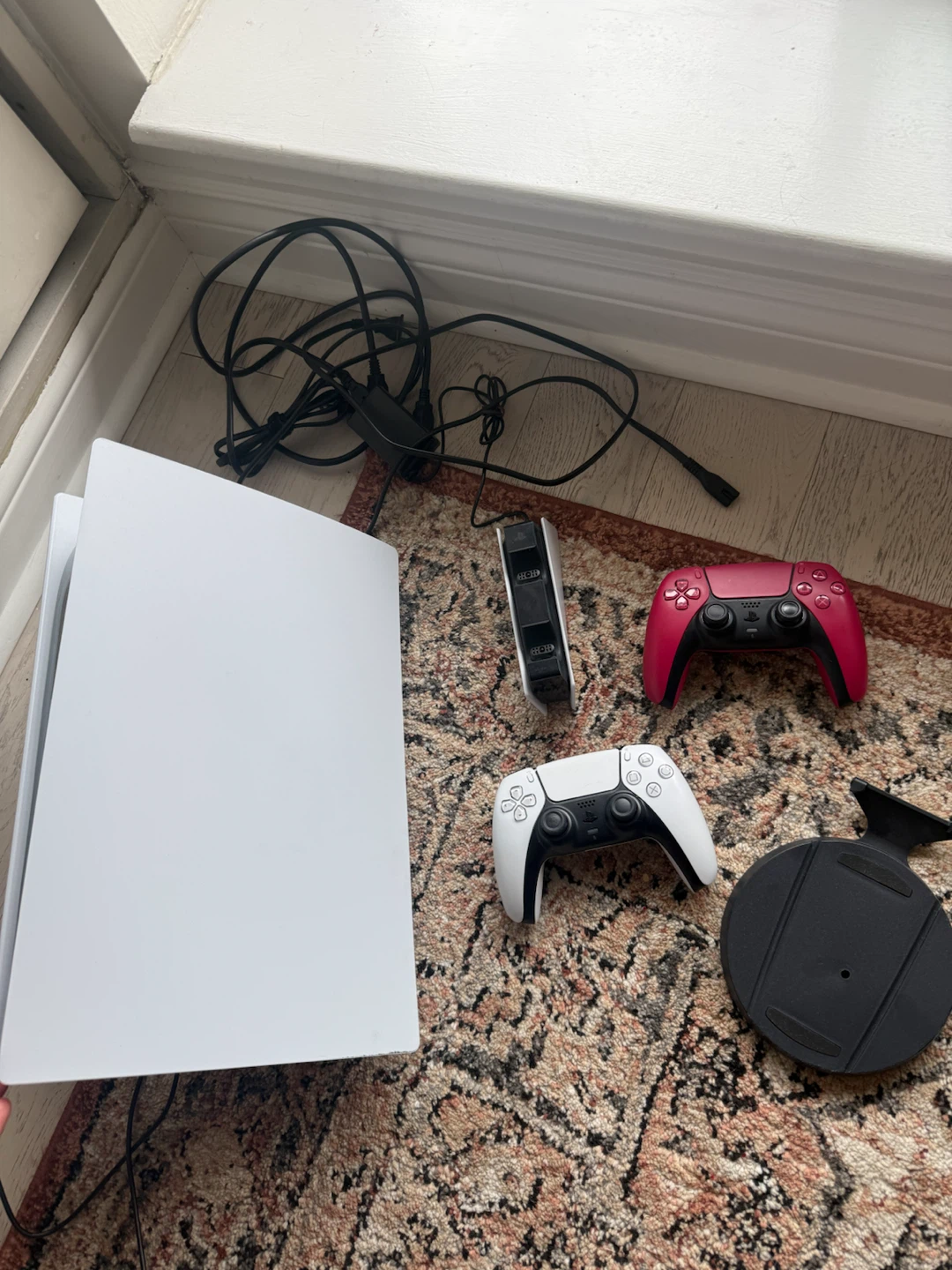 PS5 Digital with 2 controllers & controller stand - FIRM PRICE - photo 2