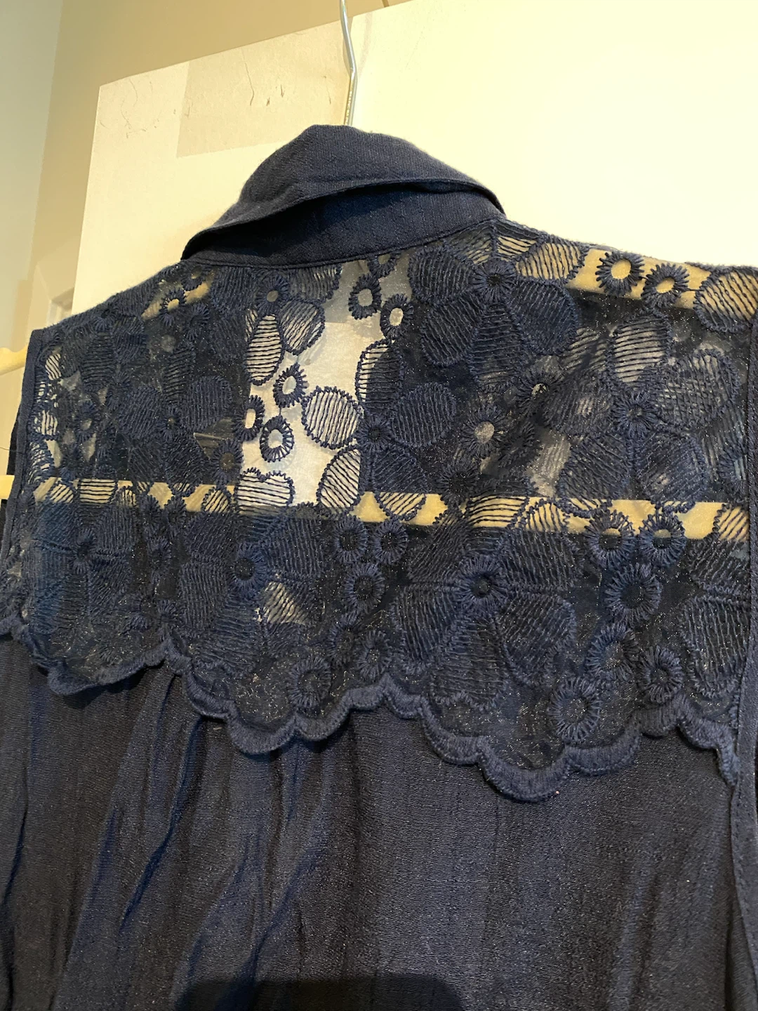 New! Sleeveless lace button down collered top navy blue - photo 3