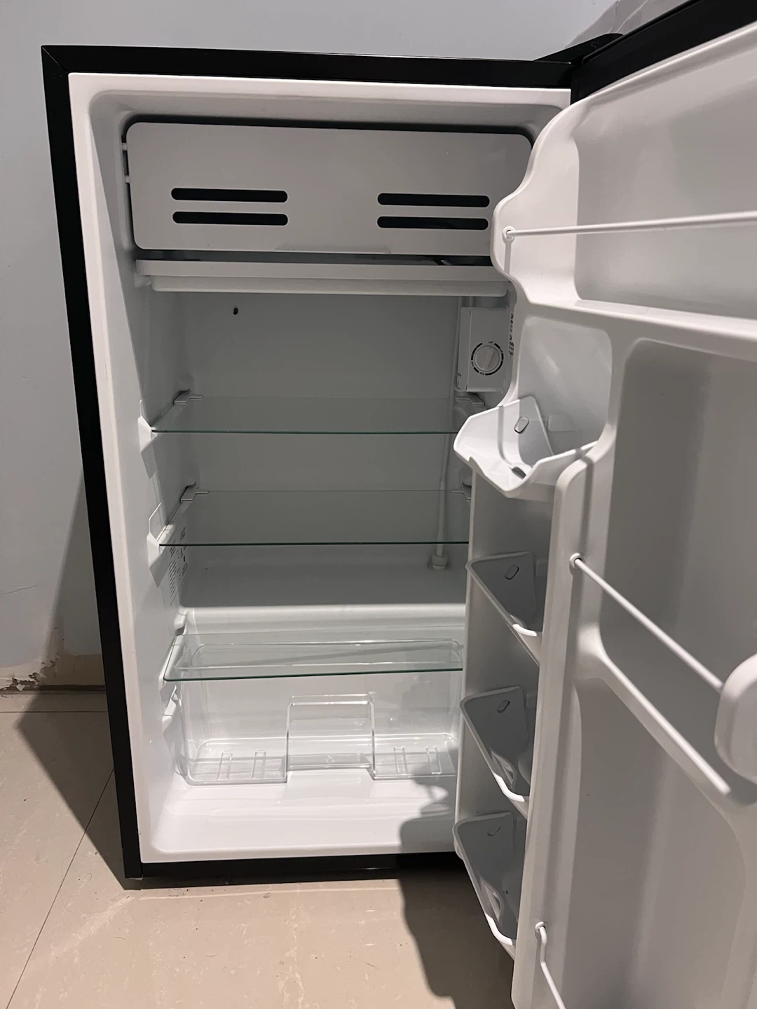 Arctic King Mini Fridge - photo 2